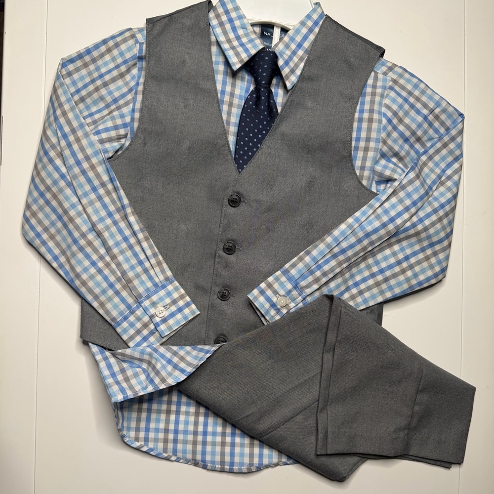 Nautica 4pc. Suit & Tie Set